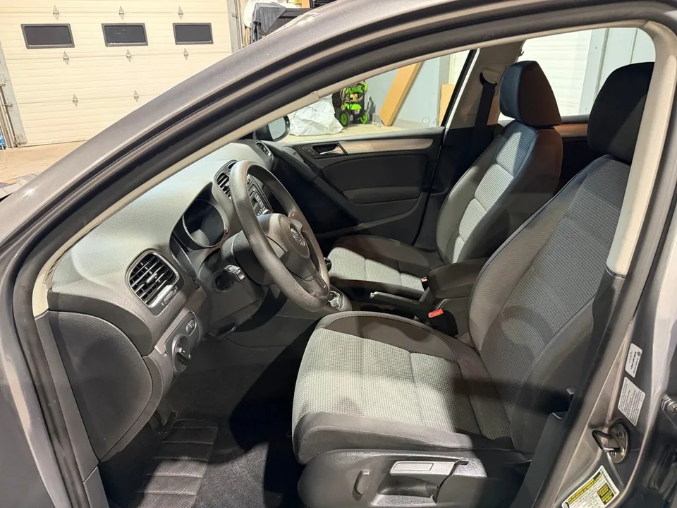Volkswagen Golf 2010 photo 5