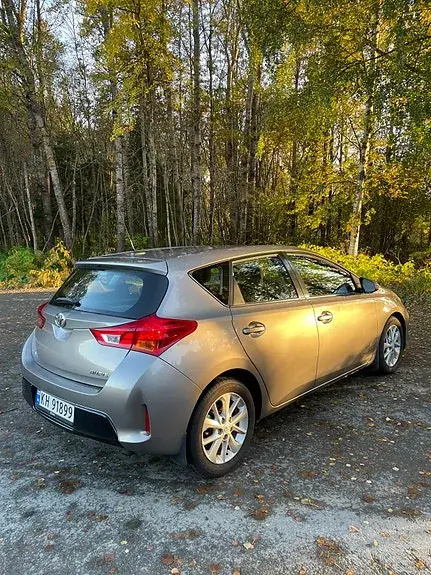 Toyota Auris 2013 photo 3