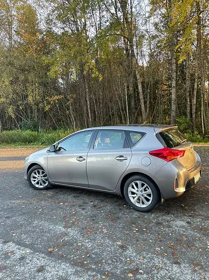 Toyota Auris 2013 photo 2