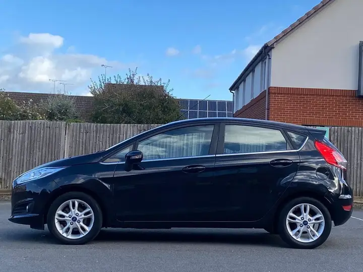 Ford Fiesta 2016 photo 2