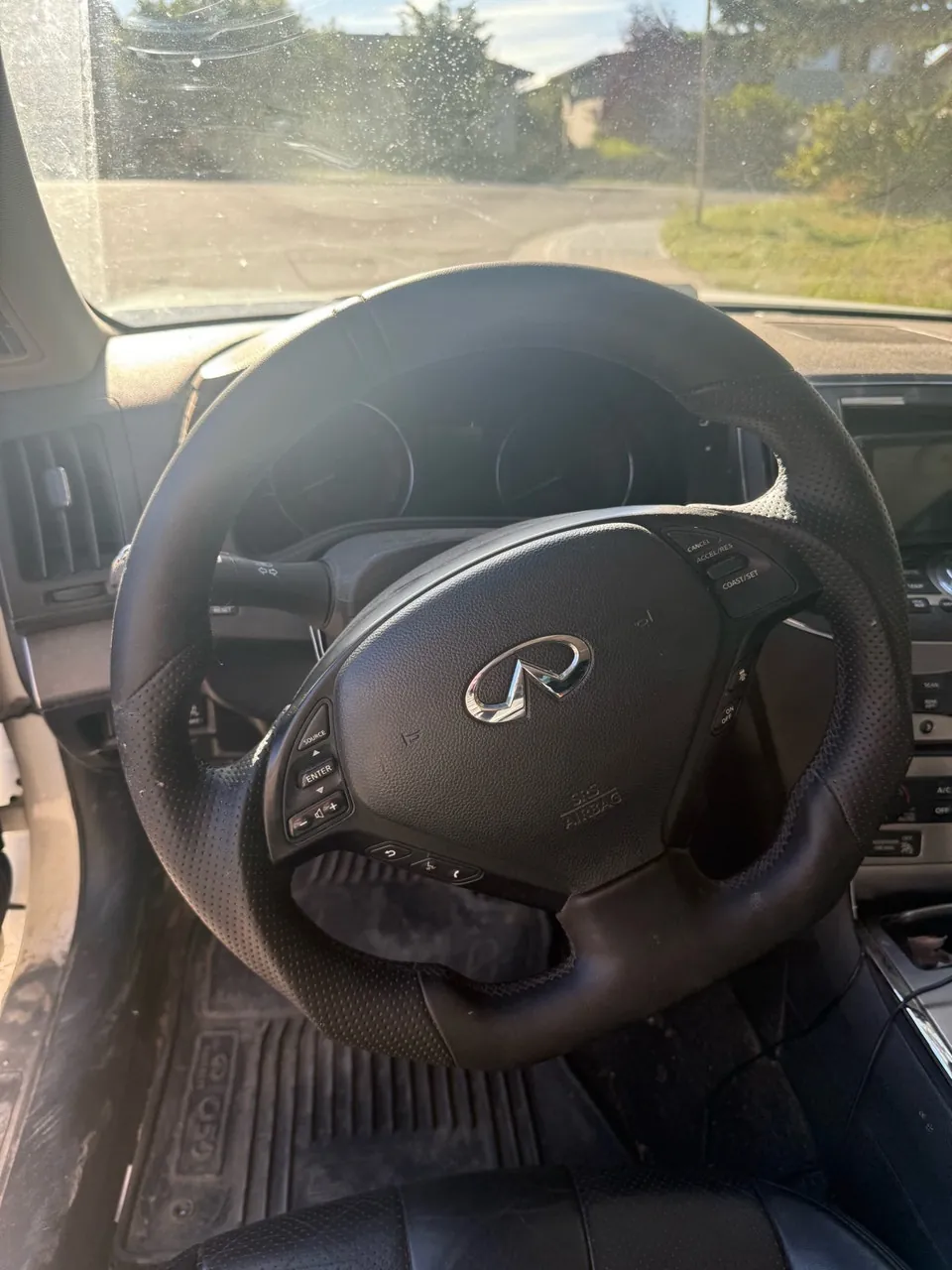 Infiniti G37 2010 photo 3