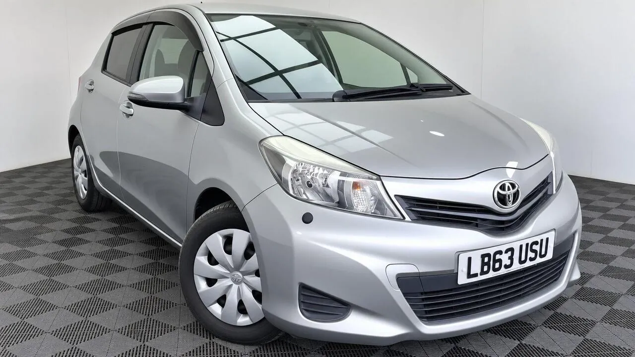 Toyota Yaris 2013 photo 2