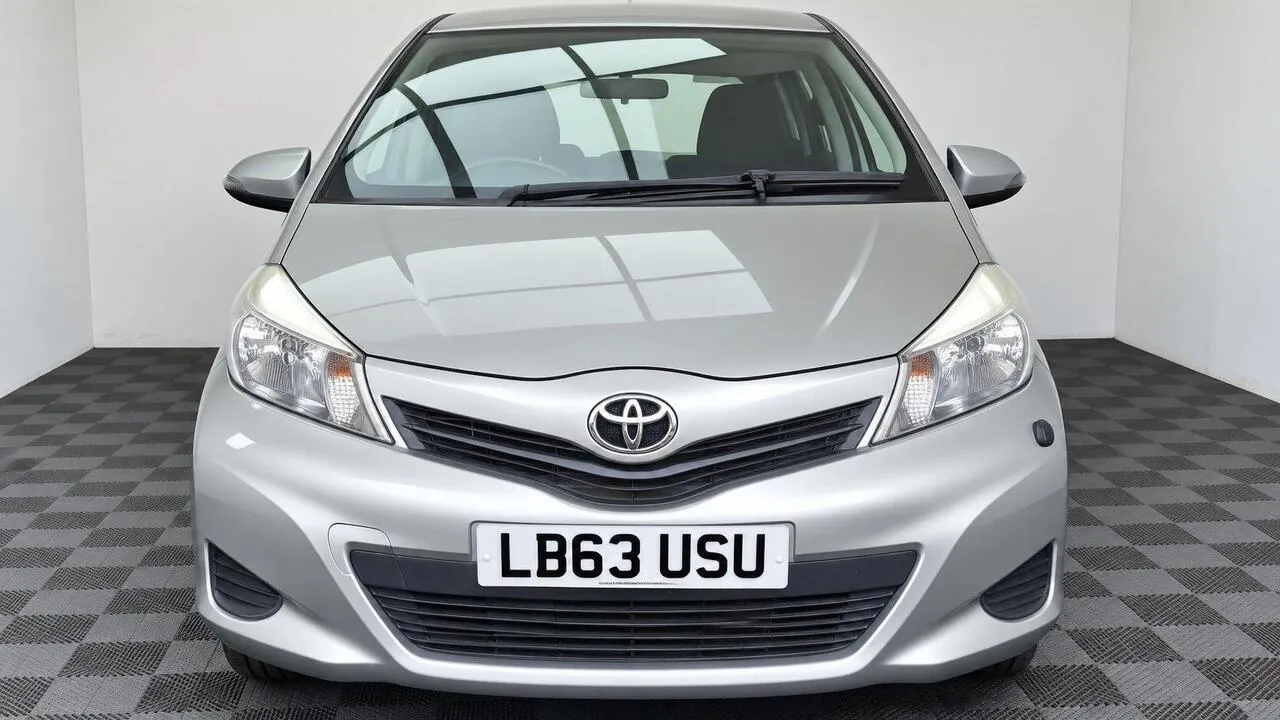 Toyota Yaris 2013 photo 4