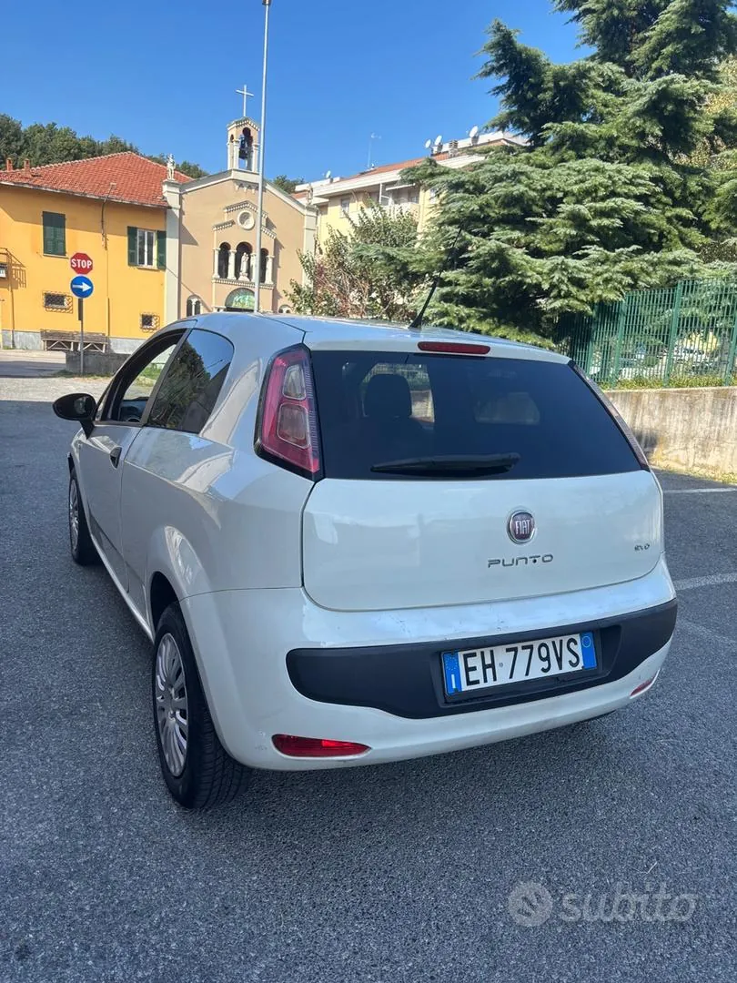 Fiat Punto Evo 2011 photo 3