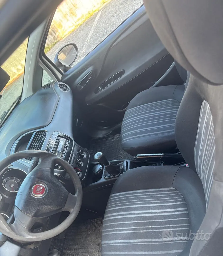 Fiat Punto Evo 2011 photo 4