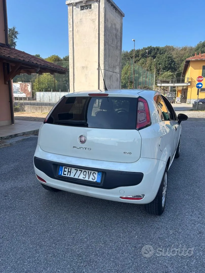 Fiat Punto Evo 2011 photo 2