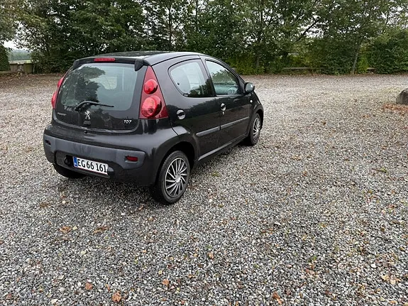 Peugeot 107 2013 photo 3