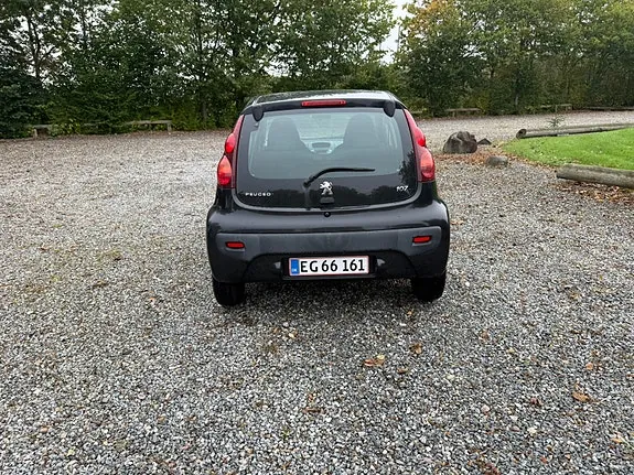 Peugeot 107 2013 photo 2