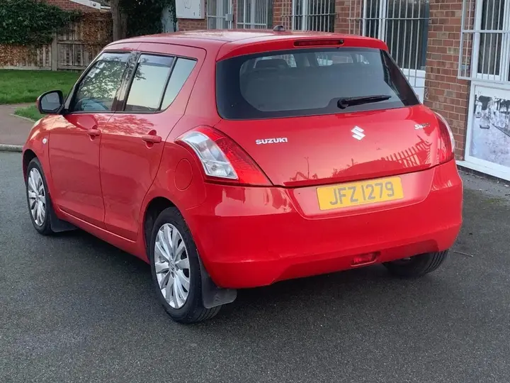 Suzuki Swift 2012 photo 4