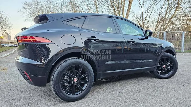 Jaguar E-Pace 2018 photo 4