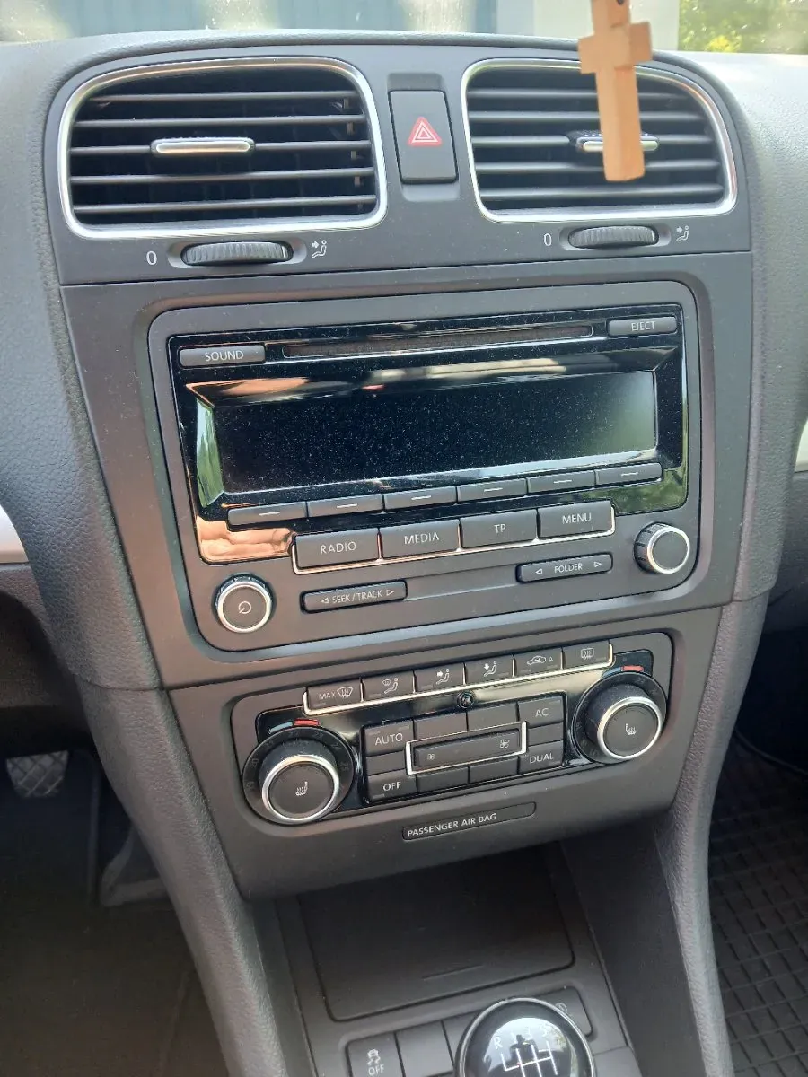 Volkswagen Golf 2011 photo 3