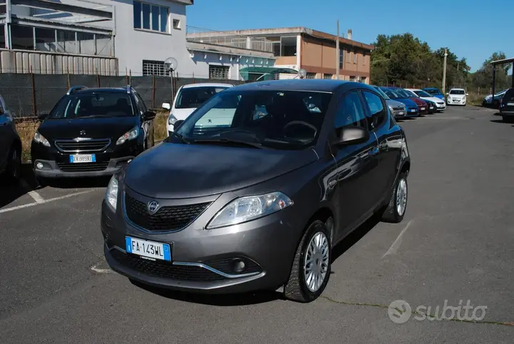Lancia Ypsilon