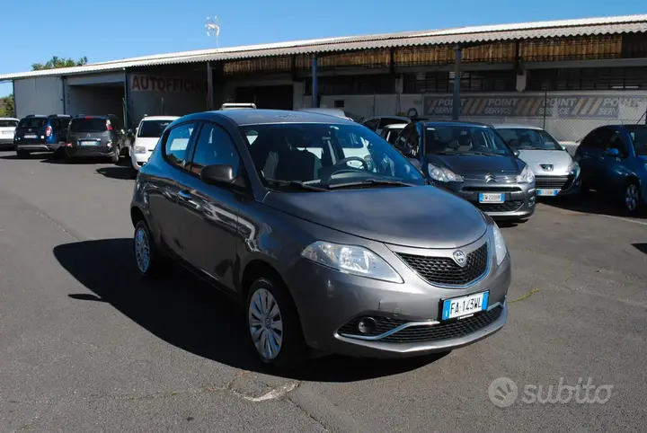 Lancia Ypsilon 2015 photo 2