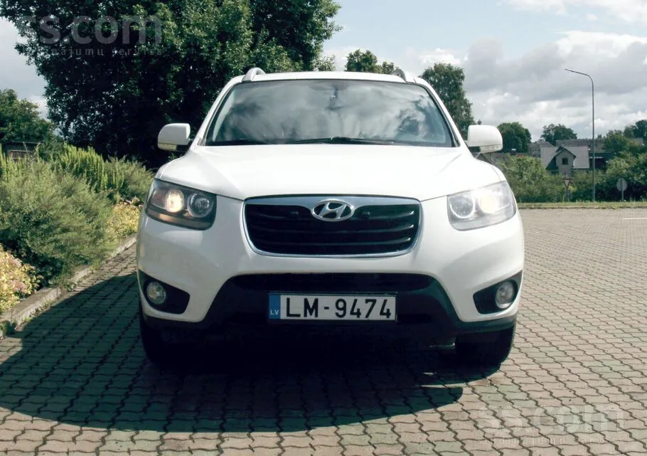 Hyundai Santa Fe 2010 photo 2
