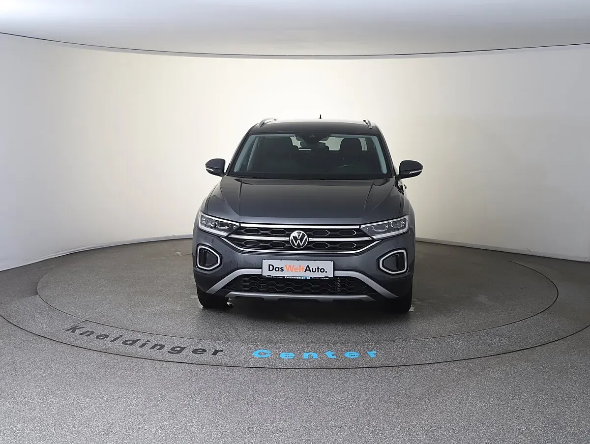 Volkswagen T-Roc 2023 photo 2
