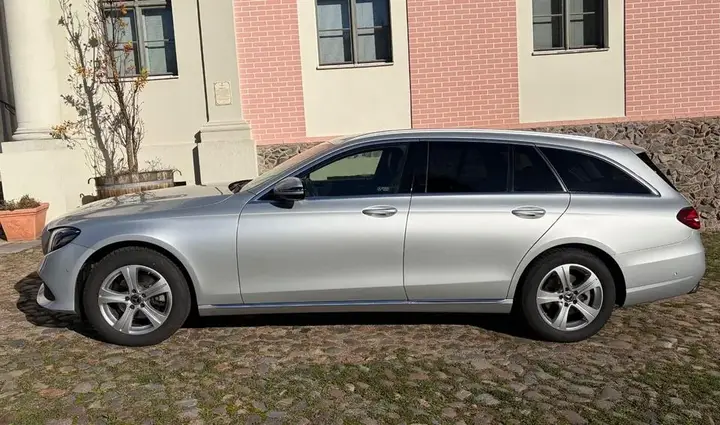 Mercedes-Benz E 220 D