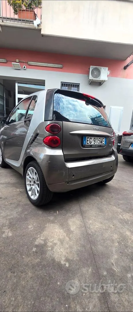 Smart Fortwo 2011 photo 2