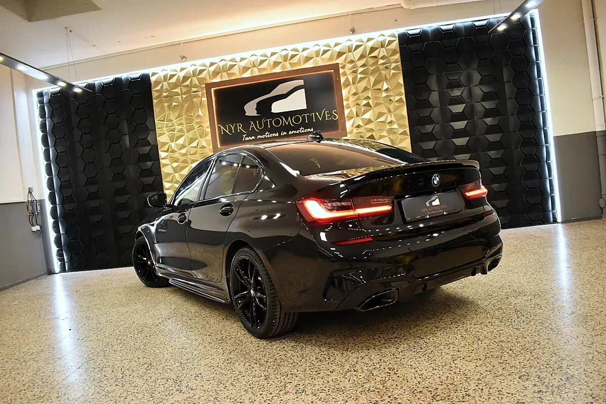 BMW 3 Series 2019 photo 2