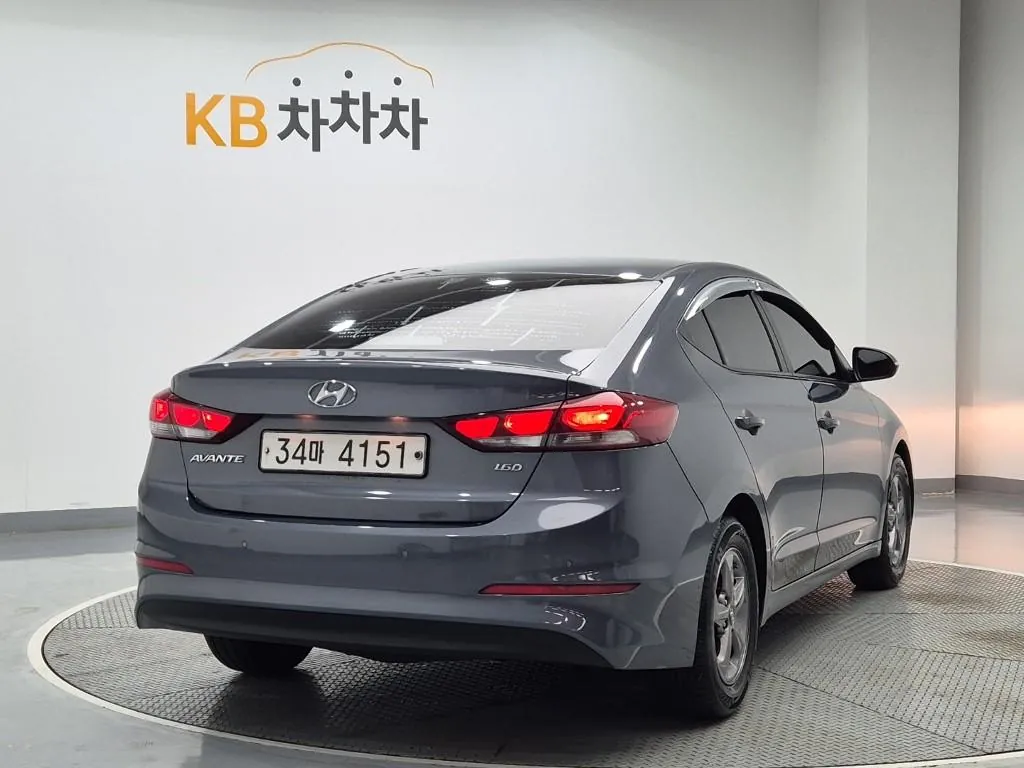Hyundai Avante 2018 photo 3