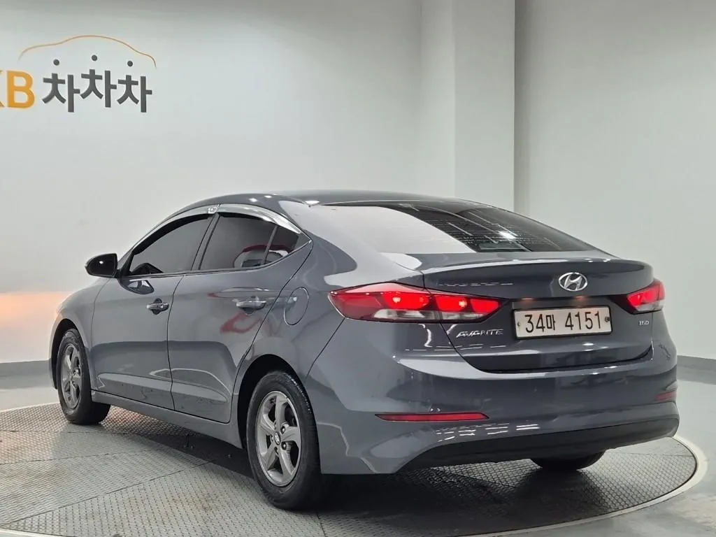 Hyundai Avante 2018 photo 2