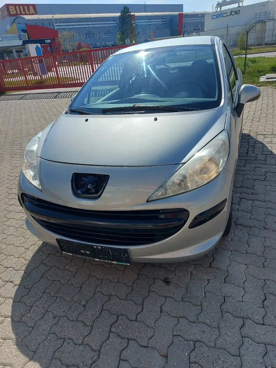 Peugeot 207 2006 photo 3