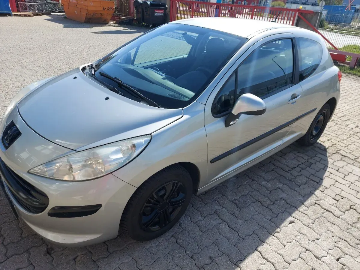 Peugeot 207 2006 photo 2