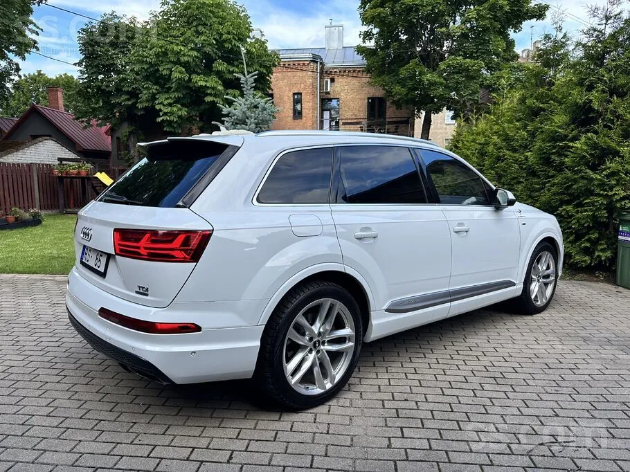 Audi Q7 2016 photo 2