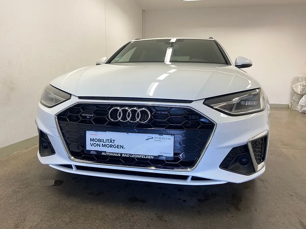 Audi A4 2022 photo 2