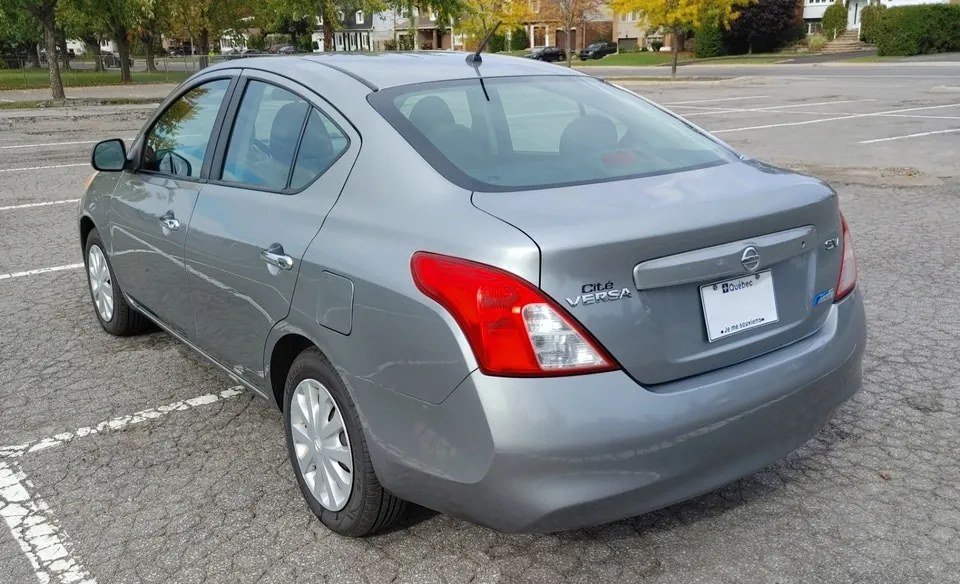Nissan Versa 2012 photo 5