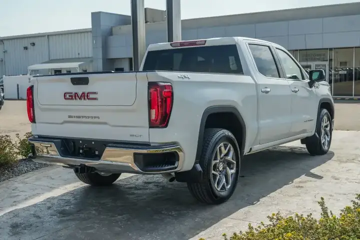 GMC Sierra 1500 2025 photo 2