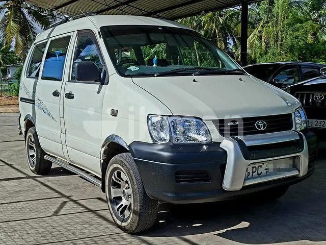 Toyota Noah 2006 photo 2