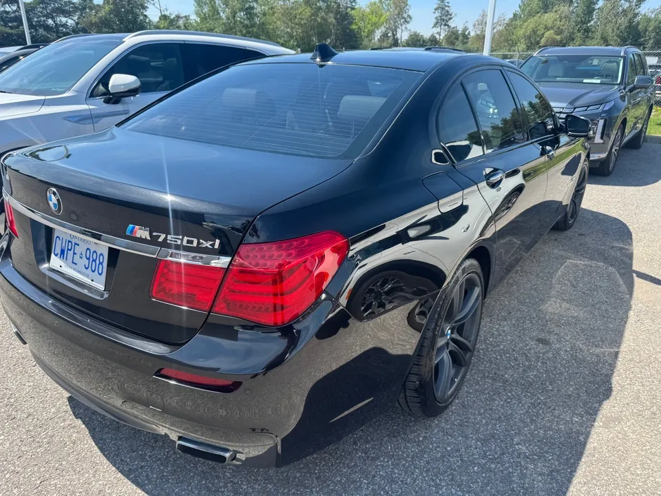 BMW 7 Series 2011 photo 3