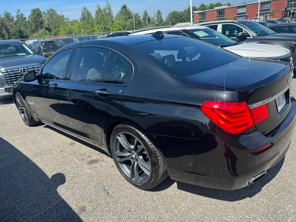 BMW 7 Series 2011 photo 2