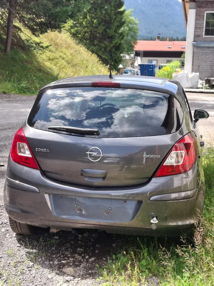 Opel Corsa 2010 photo 2