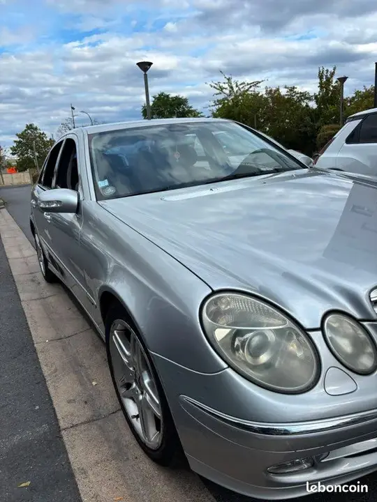 Mercedes-Benz E-Class 2004 photo 2