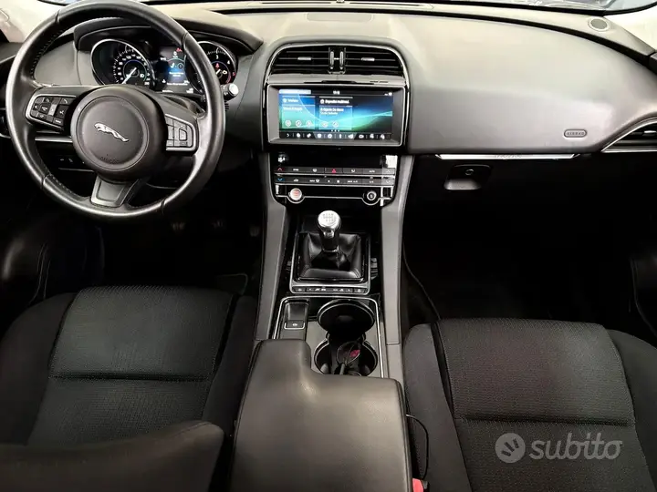 Jaguar F-Pace 2019 photo 2