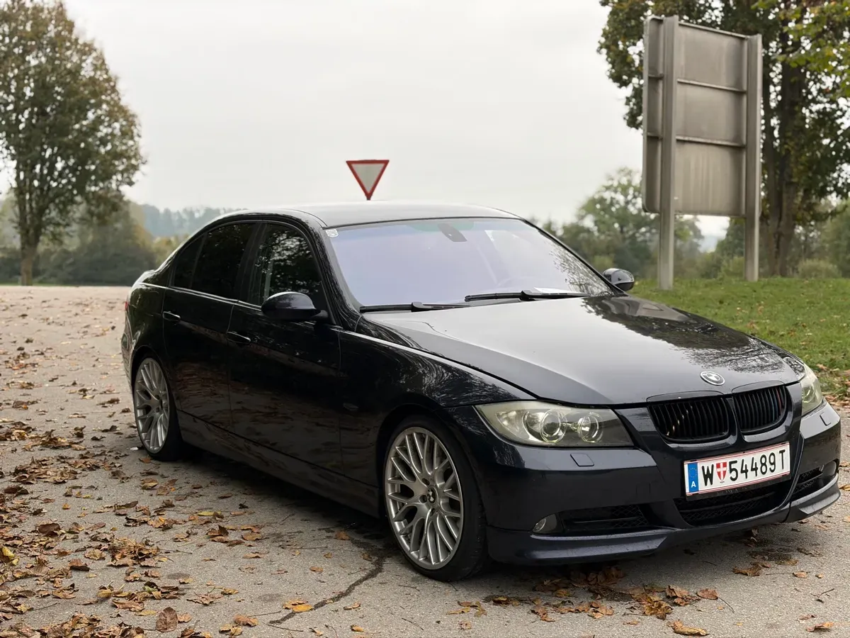 BMW 3 Series 2005 photo 2