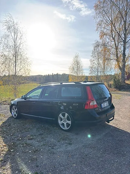 Volvo V70 2010 photo 2