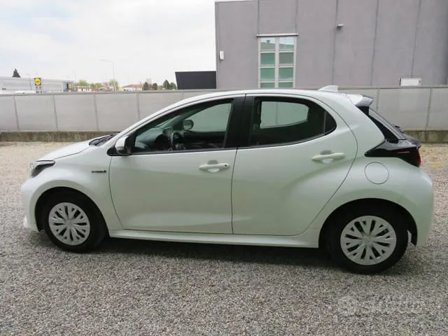 Toyota Yaris 2020 photo 2