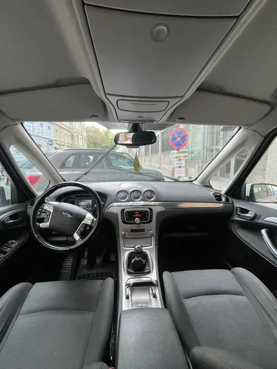 Ford Galaxy 2009 photo 2