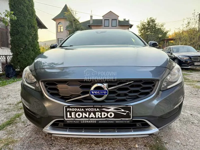Volvo V60 Cross Country 2016 photo 2