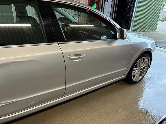 Skoda Superb 2010 photo 5