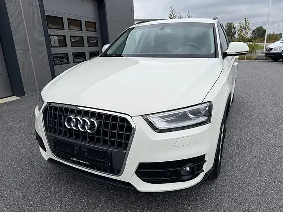 Audi Q3 2012 photo 2