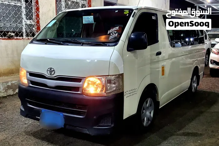 Toyota Hiace 2013 photo 2