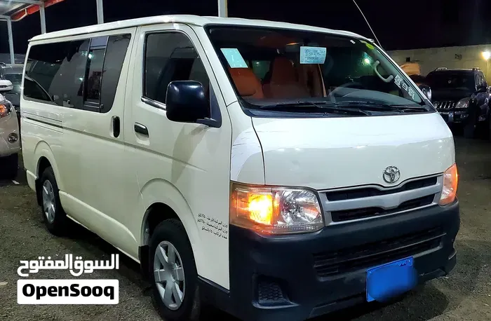 Toyota Hiace 2013 photo 3