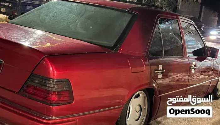 Mercedes-Benz E-Class 1985 photo 3