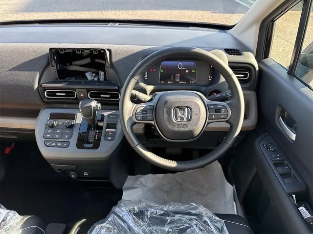 Honda Freed photo 2