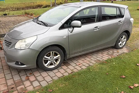 Toyota Verso 2011 photo 2