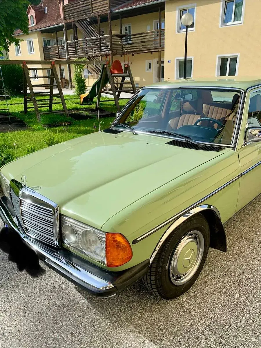 Mercedes-Benz 240D