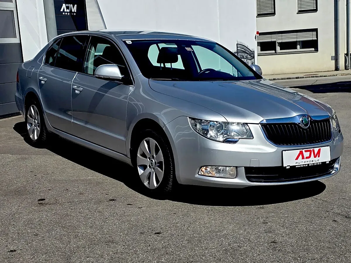 Skoda Superb 2011 photo 3